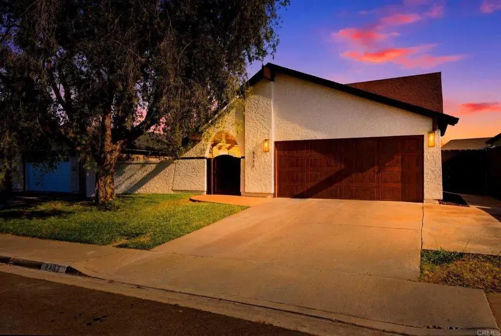 8487 Pallux Way, 