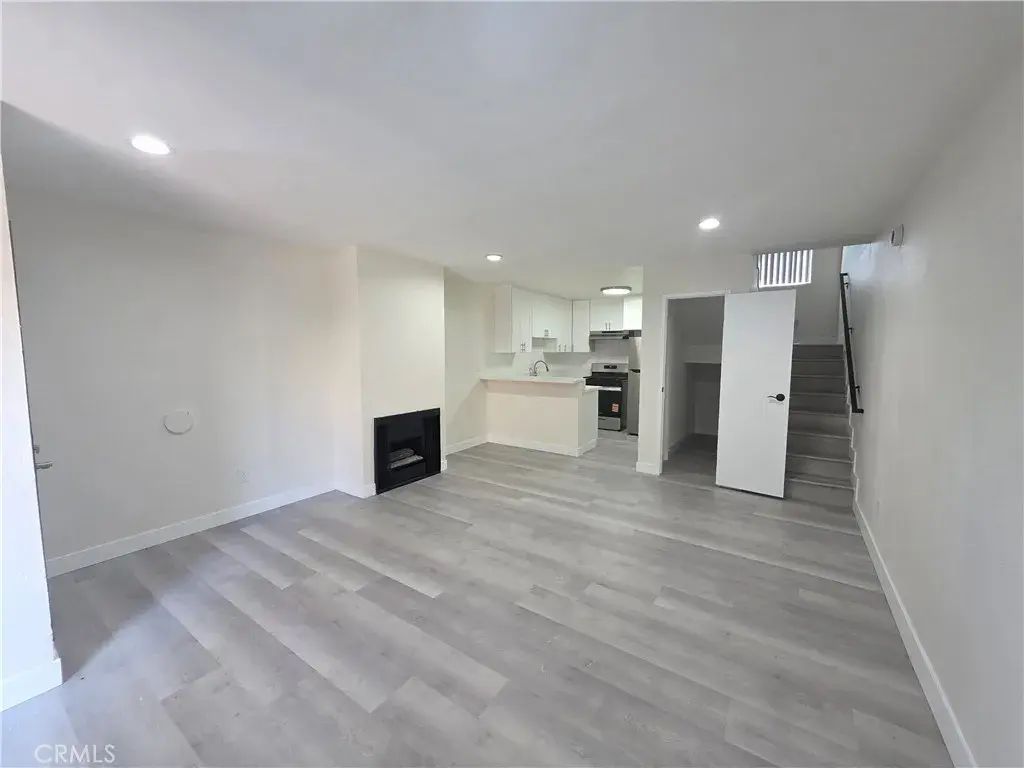 6911 Woodley 106, Van Nuys