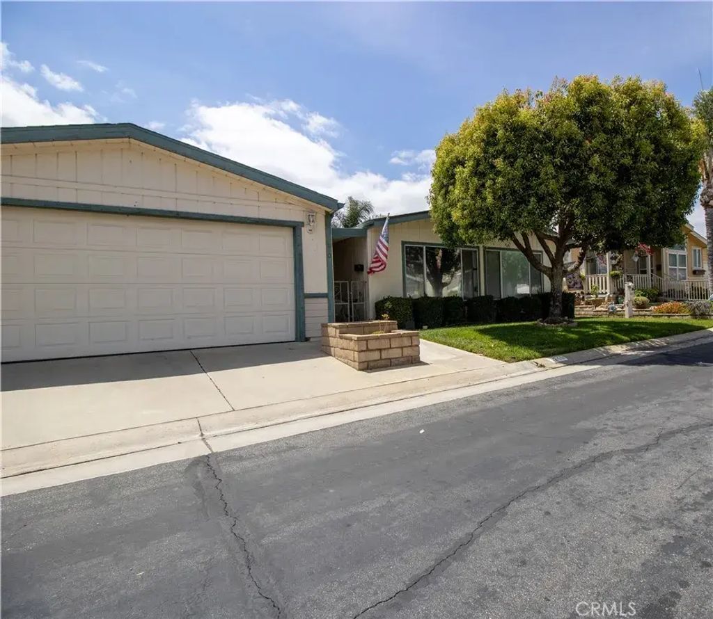 10961 Desert Lawn Dr (210 Vineyard) 210, Calimesa