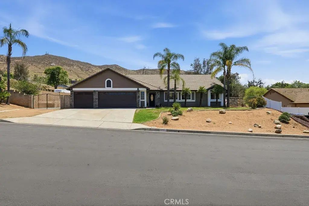 8097 Stonemist, Jurupa Valley