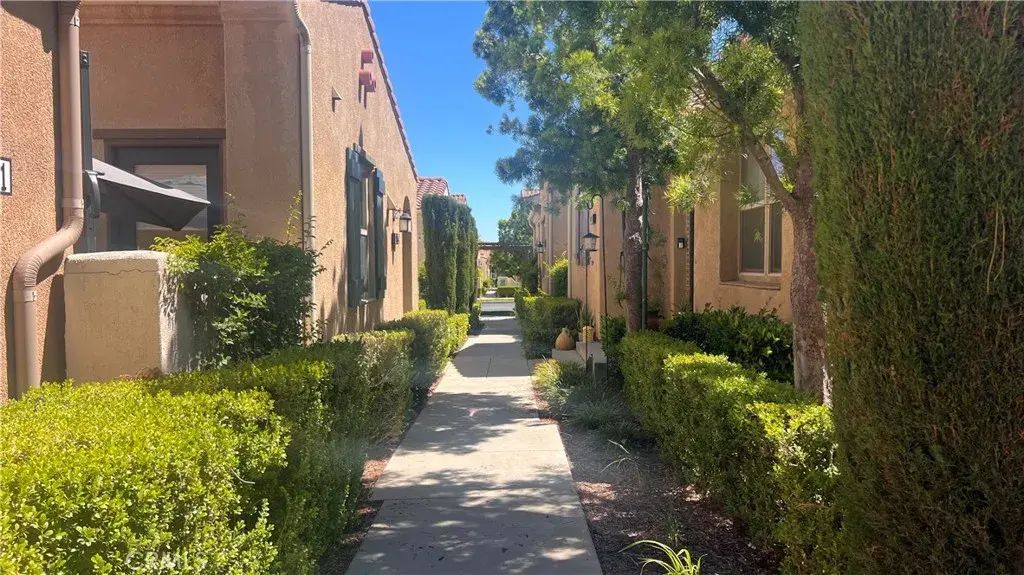 20251 Livorno, Porter Ranch