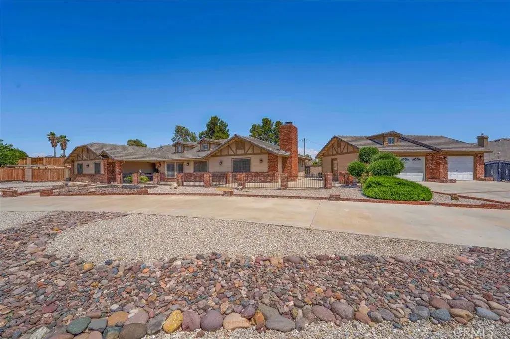 19989 Cronese Lane, Apple Valley