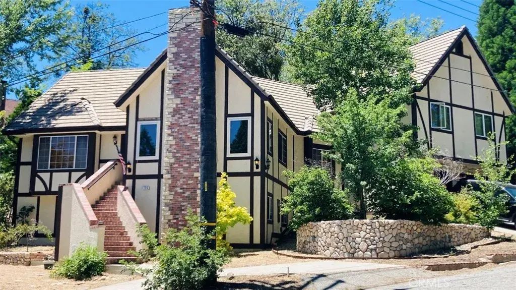 196 Hillcrest Court, Lake Arrowhead