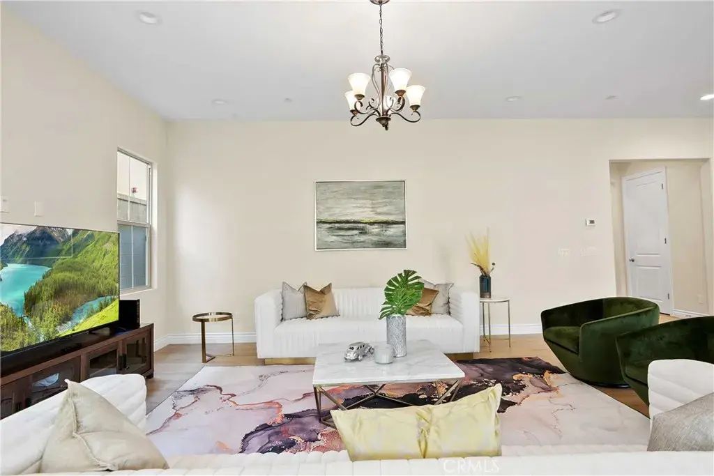 105 Cordial, Irvine