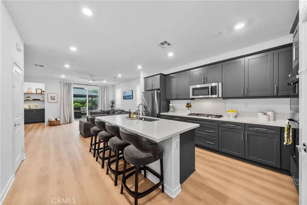2561 E Wren Way, Ontario
