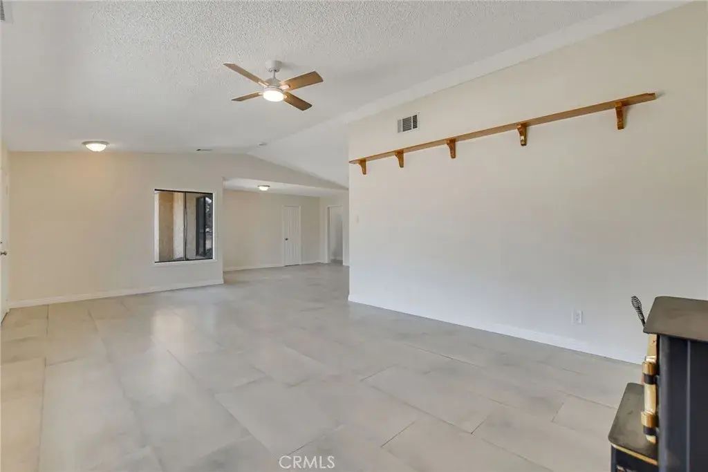 9205 9th, Hesperia