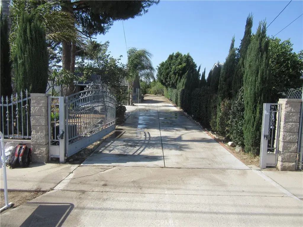16592 Valencia, Fontana