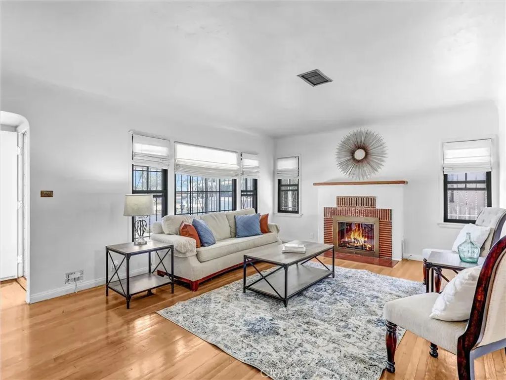 9647 S Harvard, Los Angeles