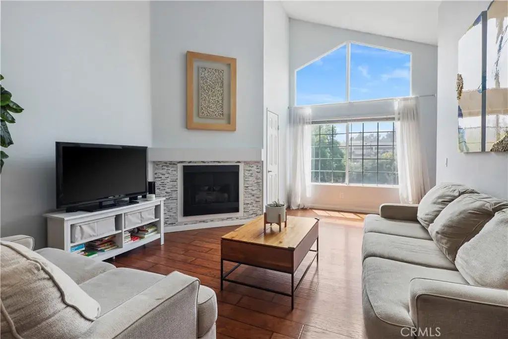 5500 Owensmouth 323, Woodland Hills