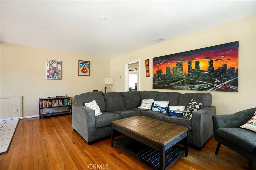 11746 Blythe, North Hollywood