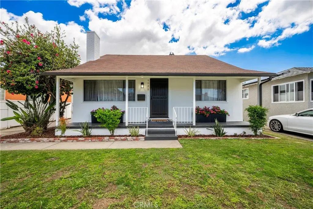 6026 Oliva, Lakewood