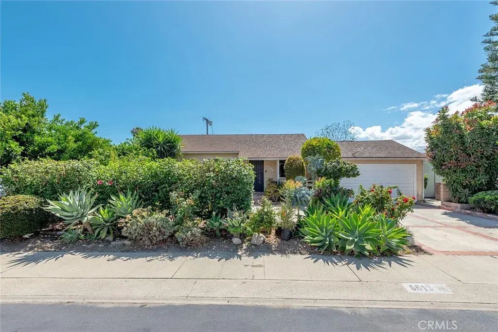 8613 Katherine, Panorama City