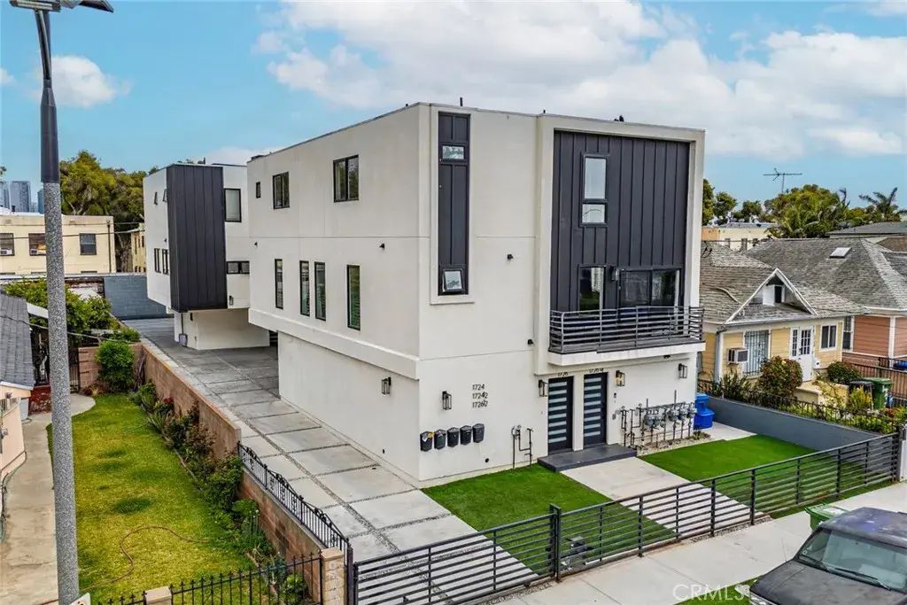1724 Menlo Avenue, Los Angeles