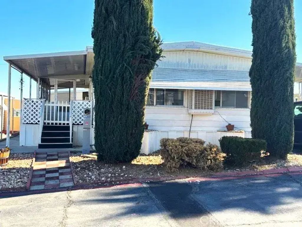 7425 Church 76, Yucca Valley