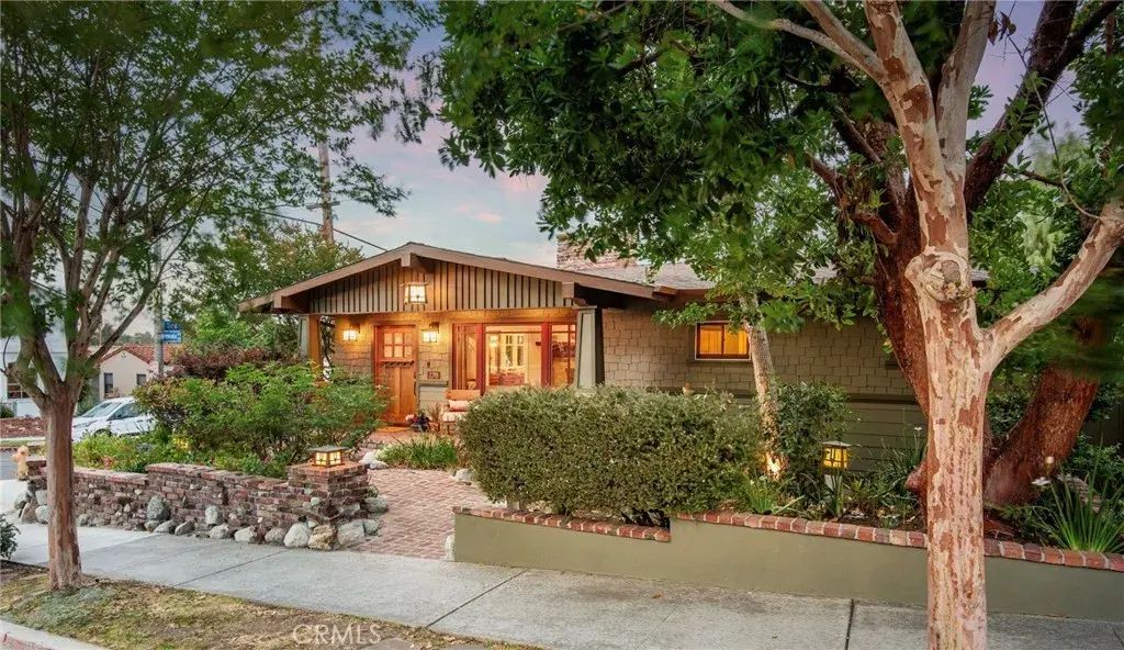 298 Granada Avenue, Long Beach