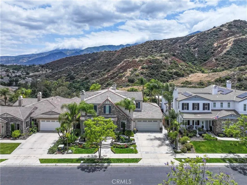 8421 Sunset Rose, Corona