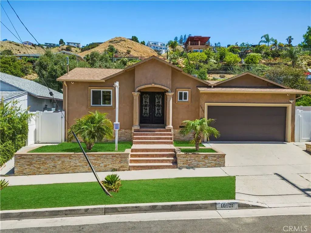 10101 Lanark Street, Sun Valley