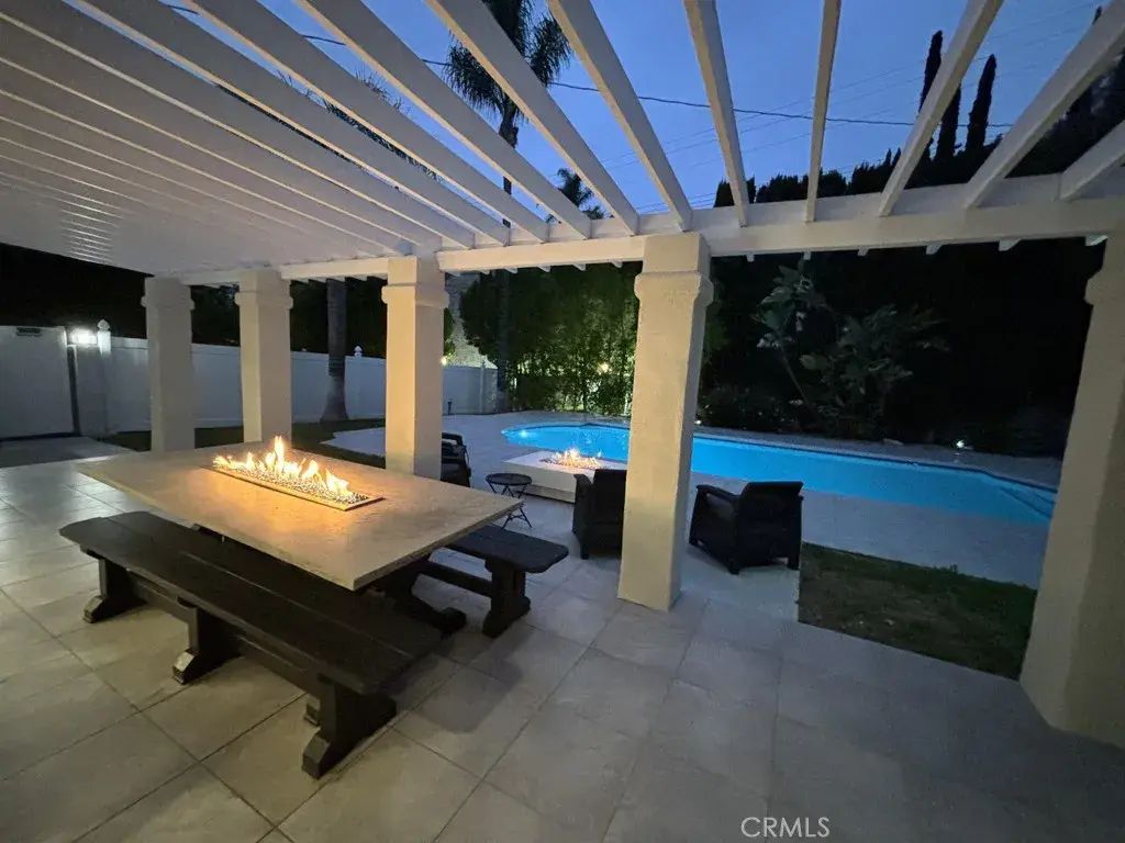 8731 Topanga Cyn. Blvd., West Hills