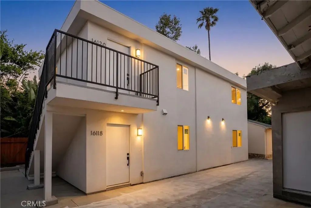 16118 Haynes Street, Van Nuys