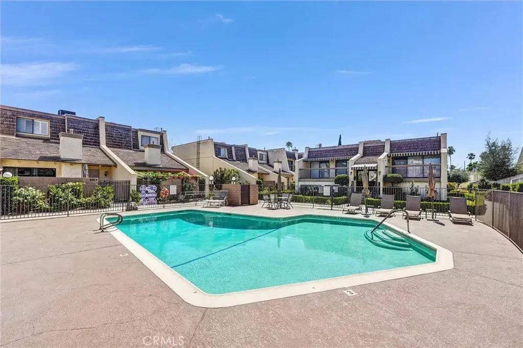 18415 Collins I, Tarzana