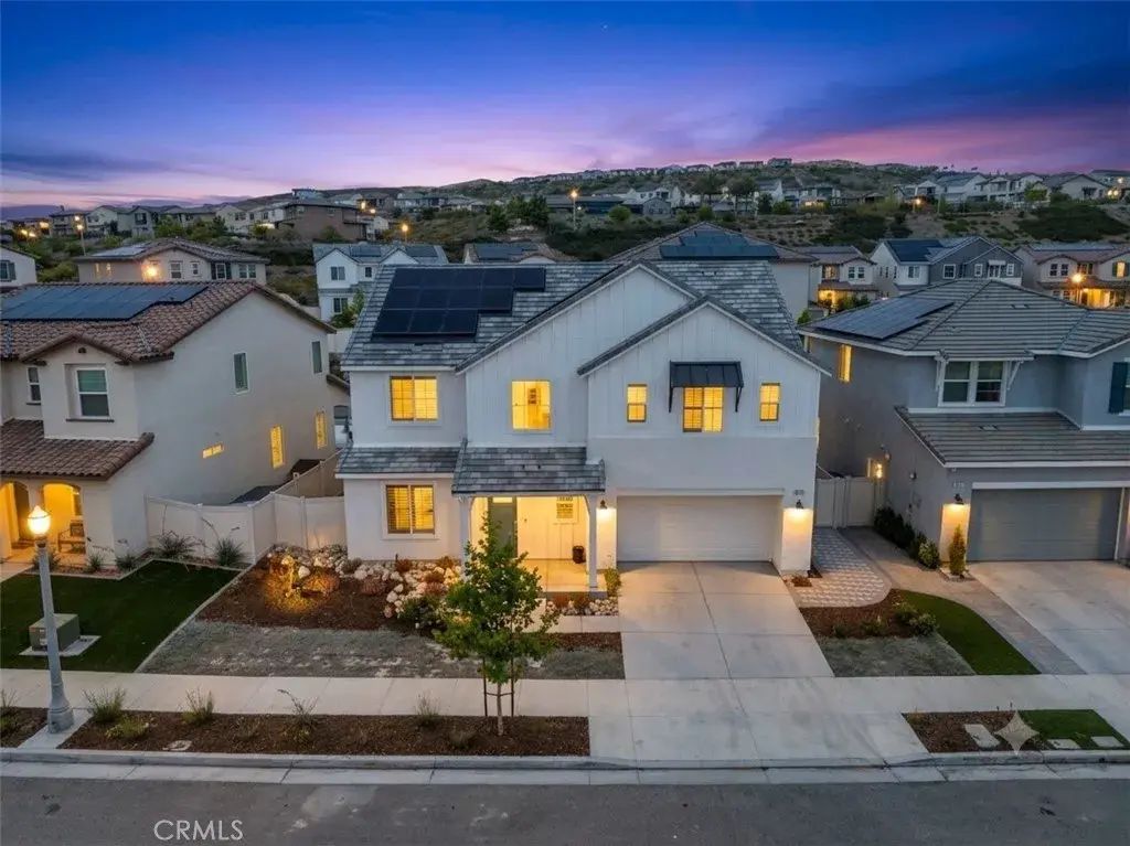 18135 Tableau Way, Saugus