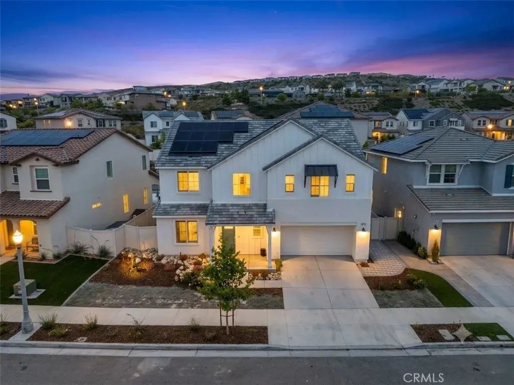 18135 Tableau Way, Saugus