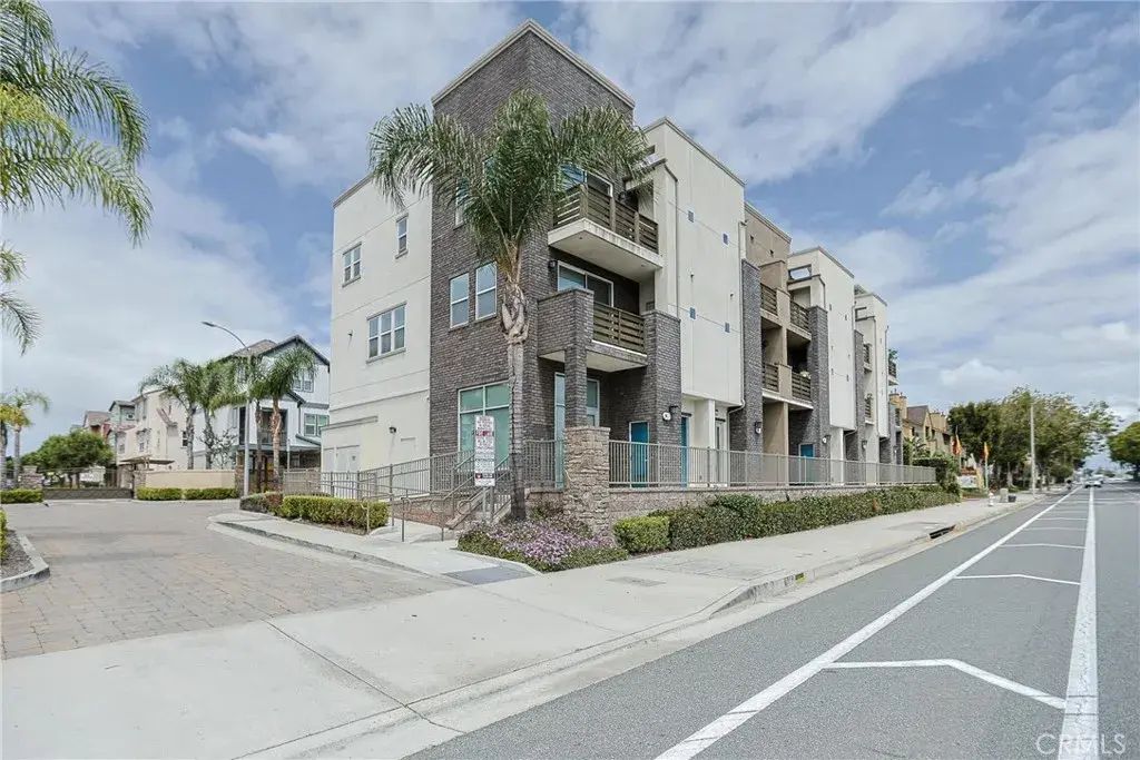 1300 N Harbor Boulevard, Santa Ana