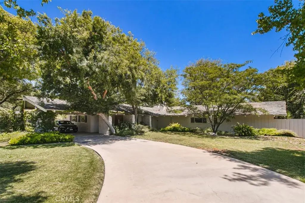 5238 Twin Oaks, Hidden Hills
