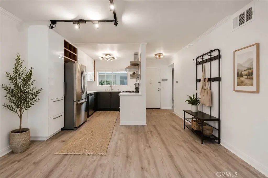5550 Owensmouth 104, Woodland Hills