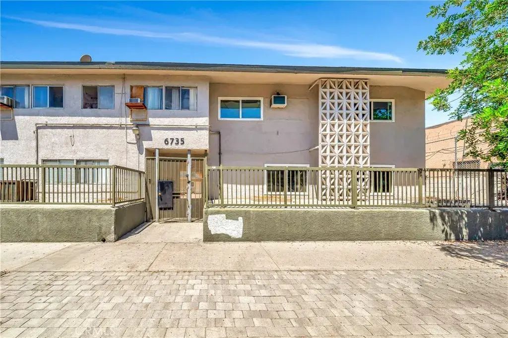 6735 Elmer 4, North Hollywood