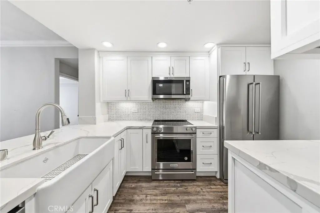 2243 Martin 218, Irvine