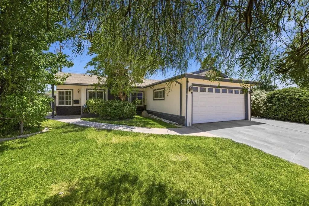 1104 W W Avenue J10, Lancaster