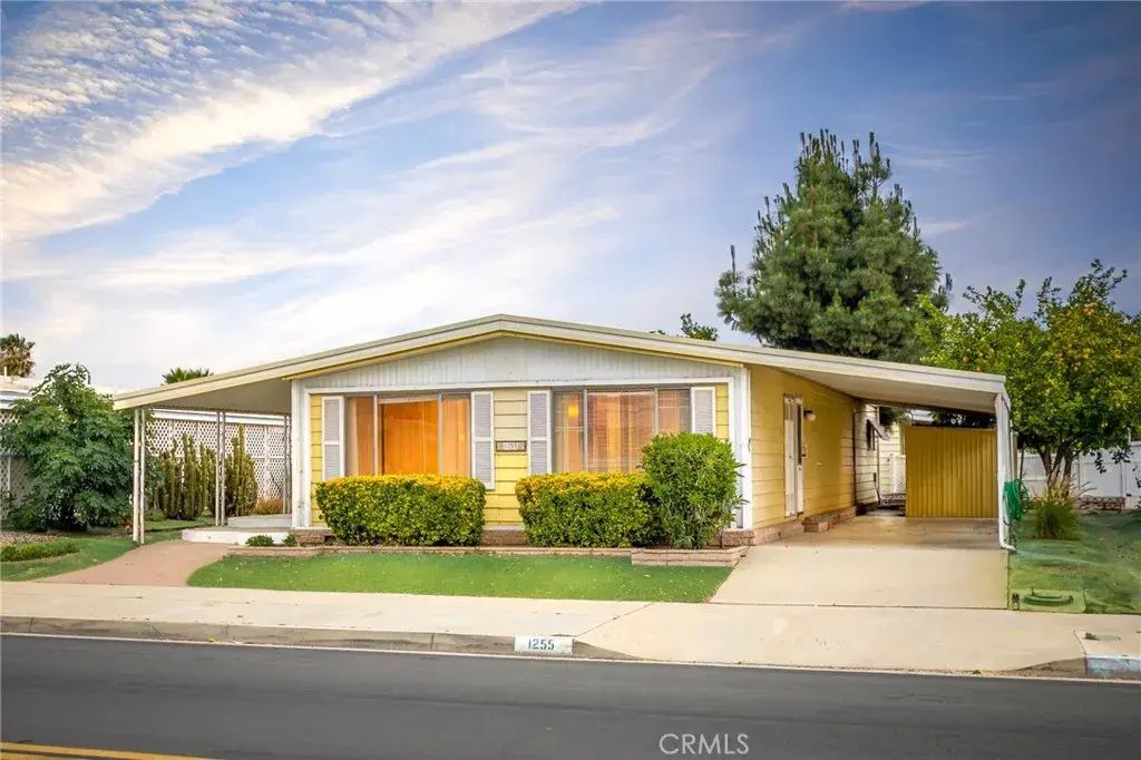 1255 W Johnston, Hemet