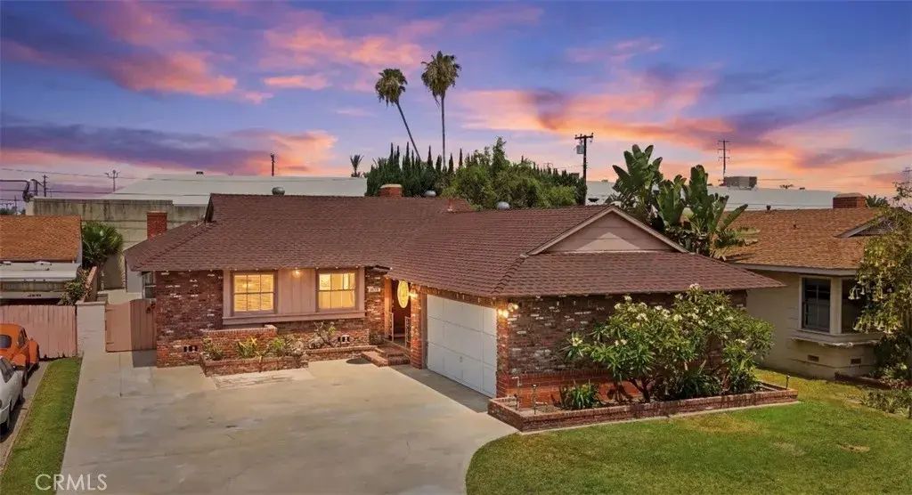 10229 Julius, Downey