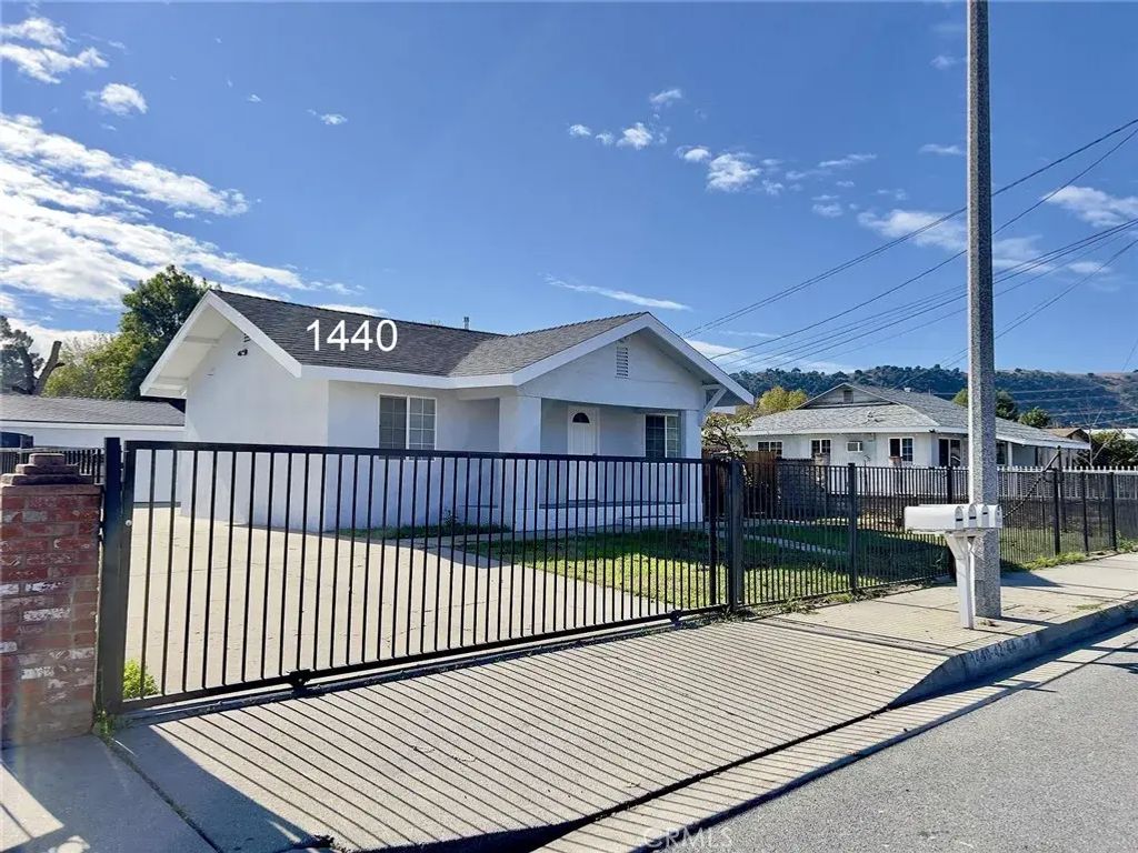 1440 W Grand, Pomona