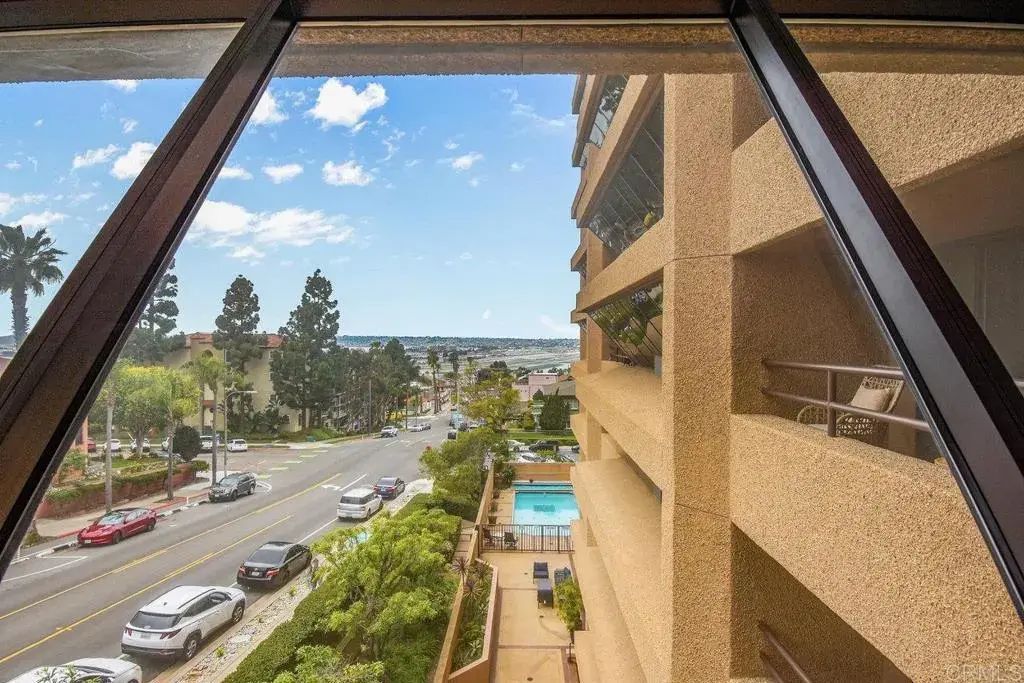 230 W Laurel Street 506, 