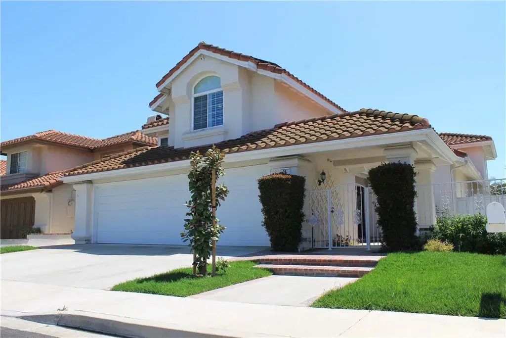 16 Salerno, Irvine