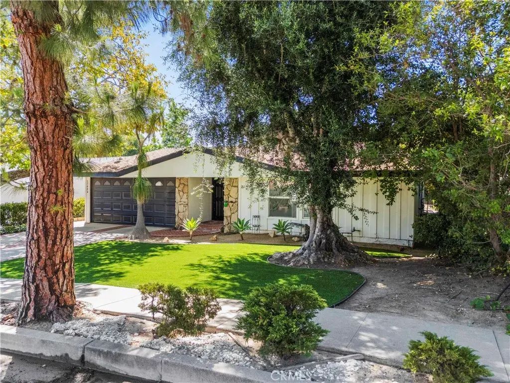 17404 Trosa, Granada Hills