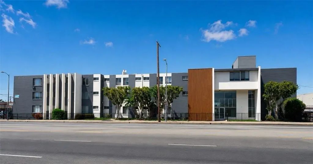 835 W Rosecrans Avenue, Gardena