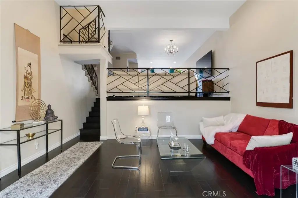 21125 Lassen Street 2, Chatsworth