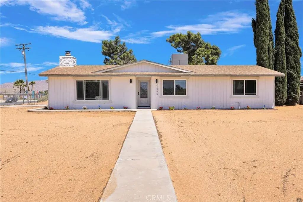 21985 Maumee Road, Apple Valley