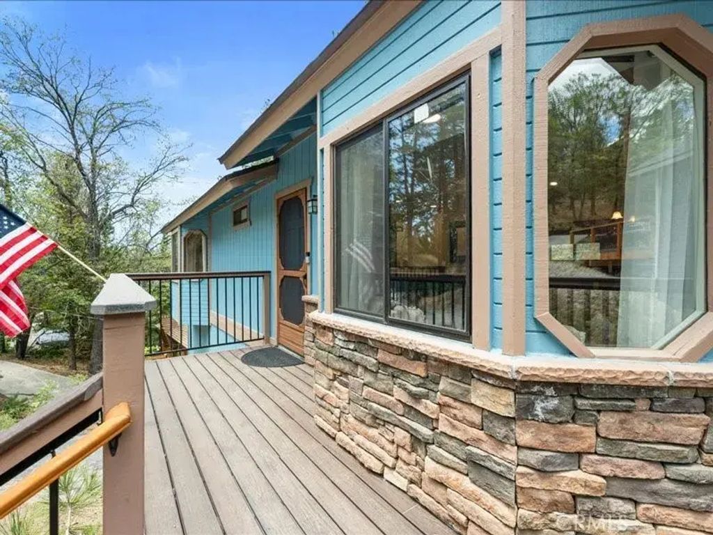 820 Villa Grove, Big Bear City
