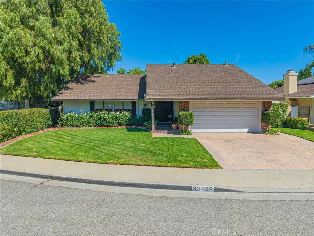 23429 Via Elisandra, Valencia