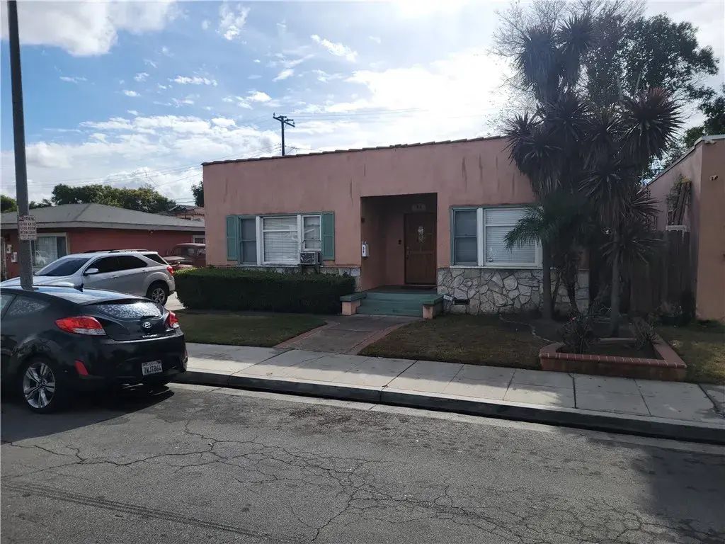 34 E 53rd, Long Beach