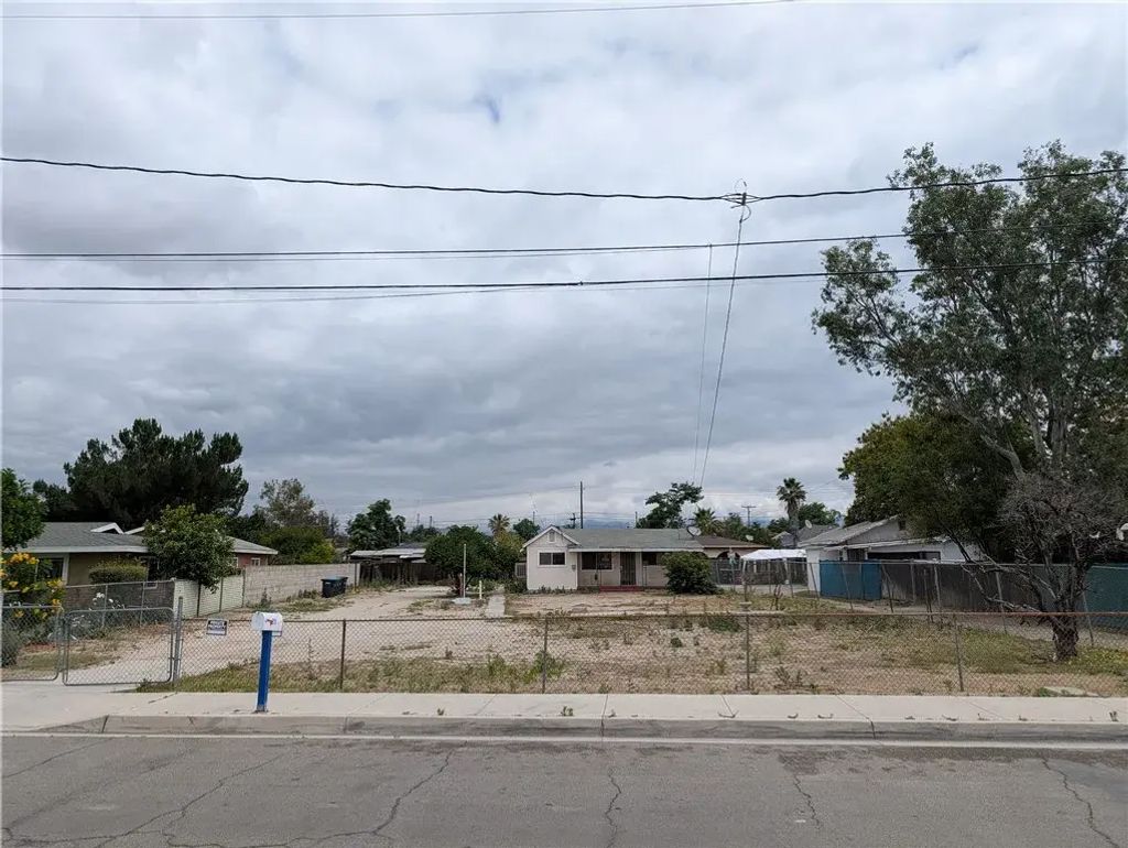 219 Maple, Colton