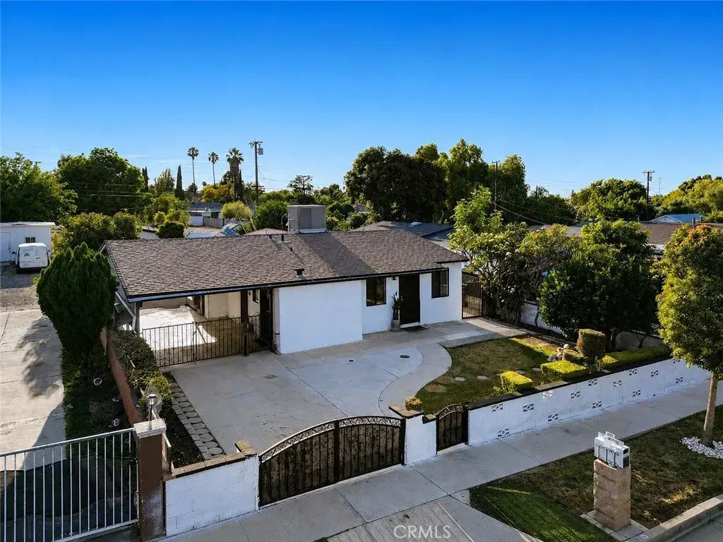126 N Cota, Corona