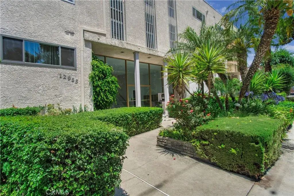 12955 Riverside Drive 102, Sherman Oaks