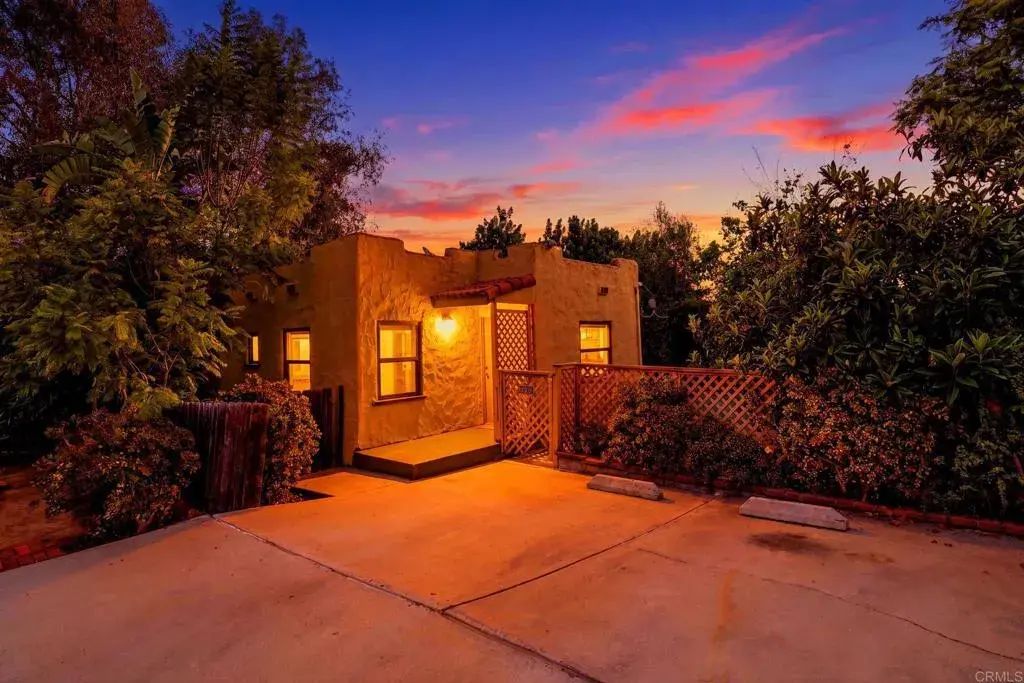 3211 Menlo Avenue, 