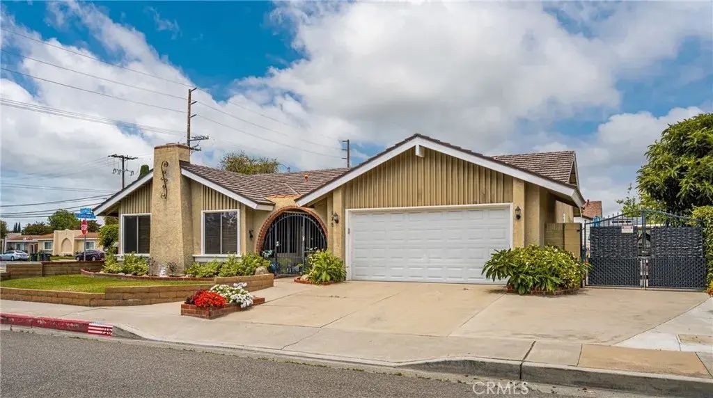 915 E La Veta Avenue, Orange