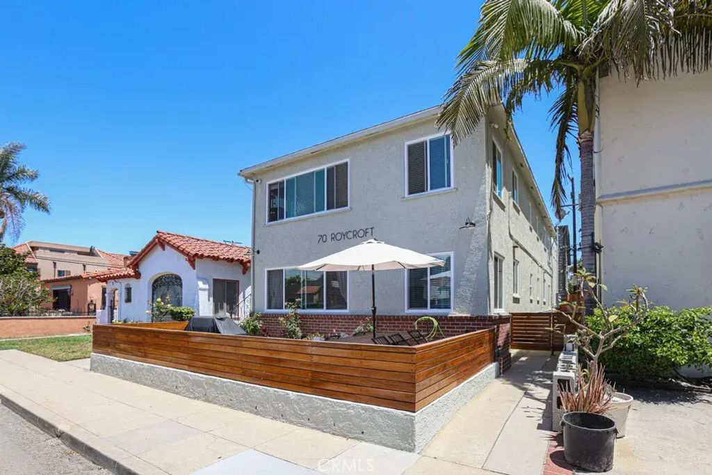 70 Roycroft Ave, Long Beach